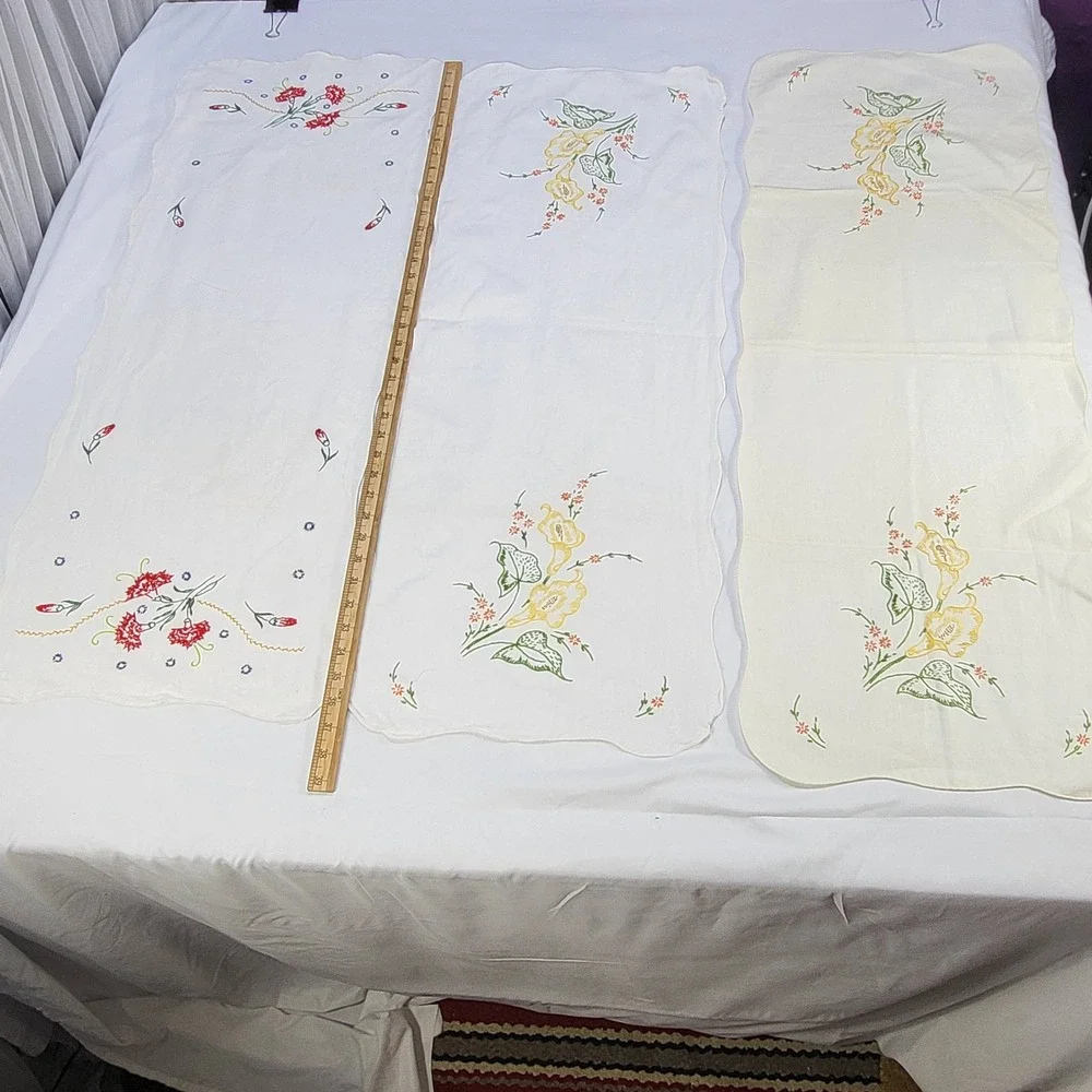 Vintage Hand Embroidered Table Runner Set 3pc Floral Calla Lily Carnation 36in